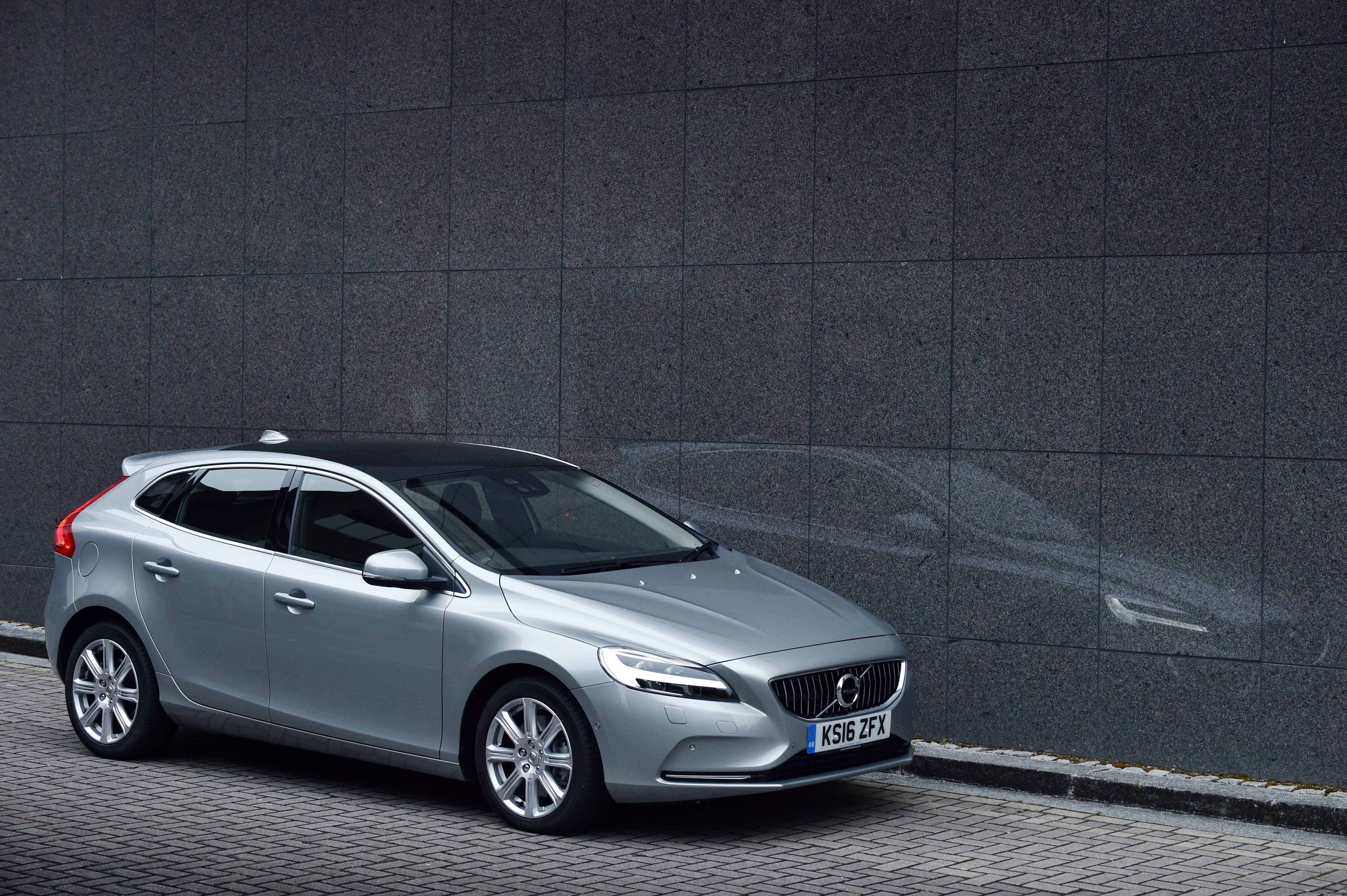 Volvo V40 D2 R Design Nav Plus Hatchback Review Car Keys